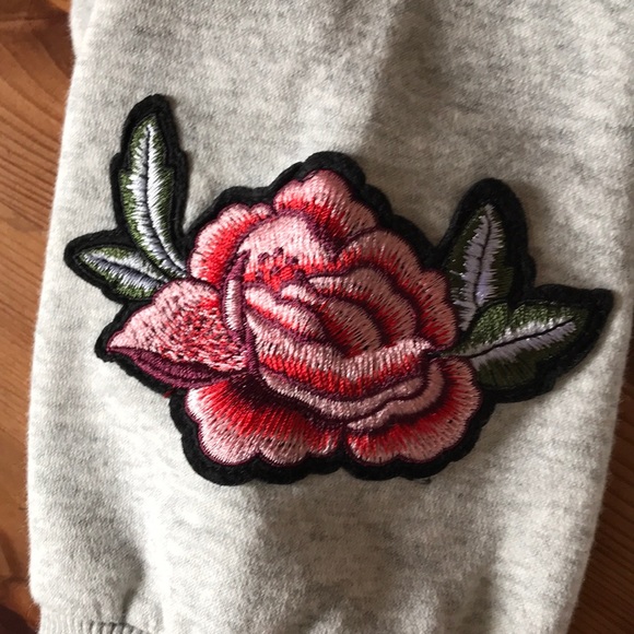 H&M PATCH HOODIE - Picture 3 of 6